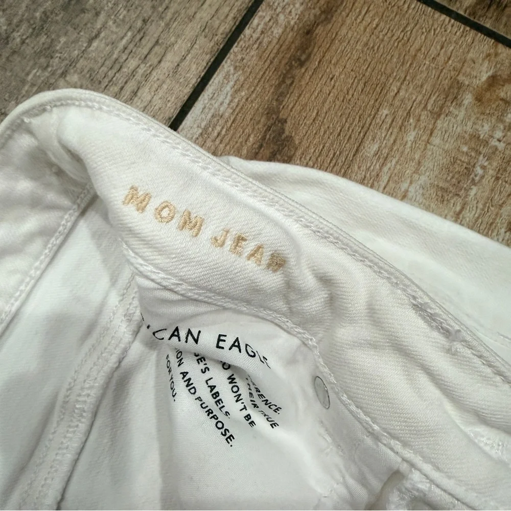 American Eagle Outfitters | White Mom Jeans